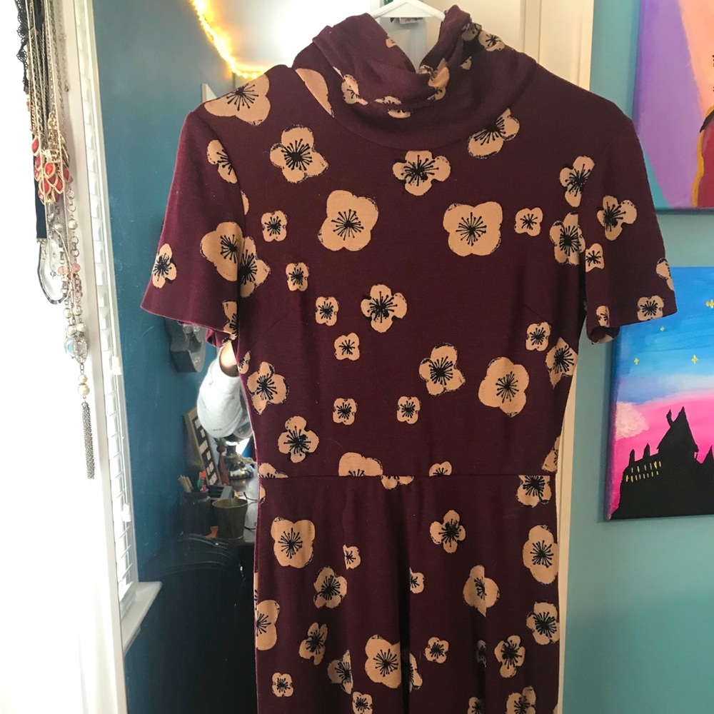 Medium-Length turtle neck dress